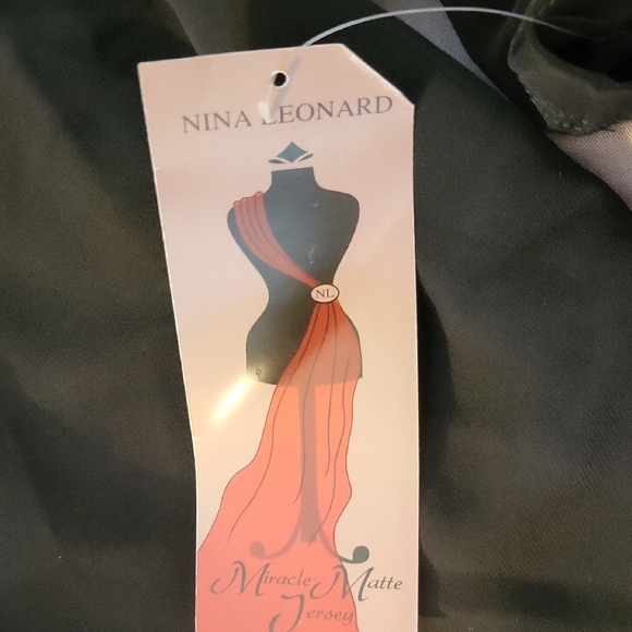 Black Women's Top NINA LEONARD with TAGs hard to find - Picture 4 of 9
